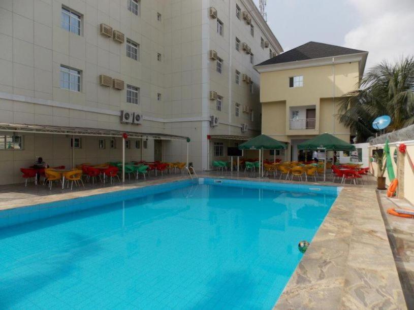 Immaculate Royal Int'L Hotel Оверри Экстерьер фото