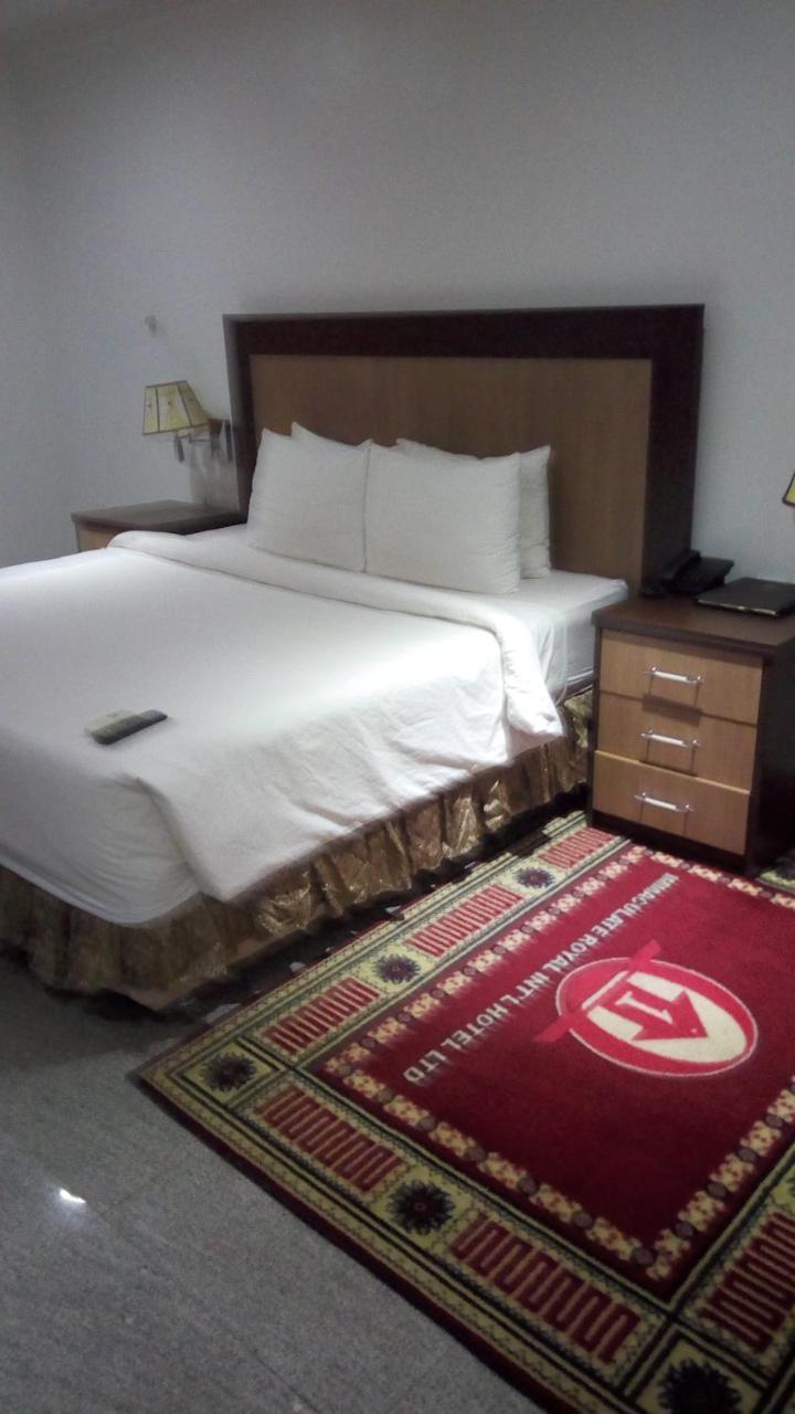 Immaculate Royal Int'L Hotel Оверри Экстерьер фото