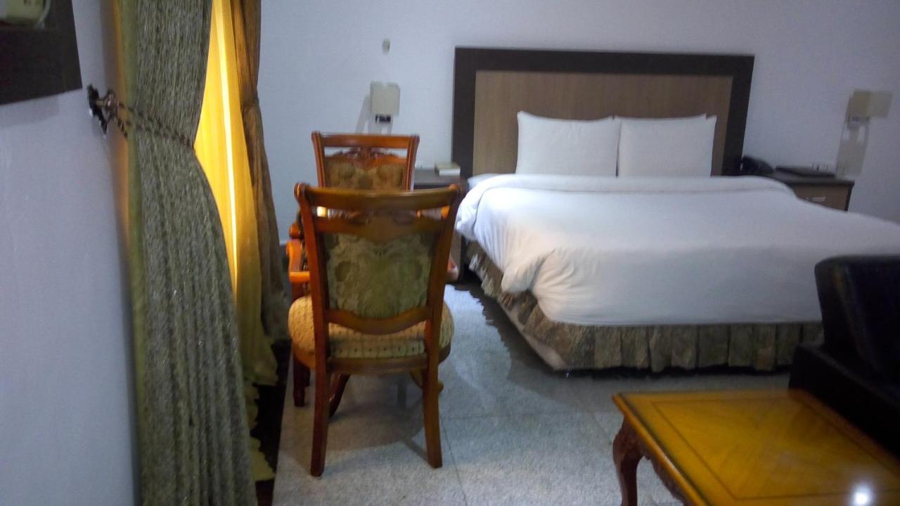 Immaculate Royal Int'L Hotel Оверри Экстерьер фото